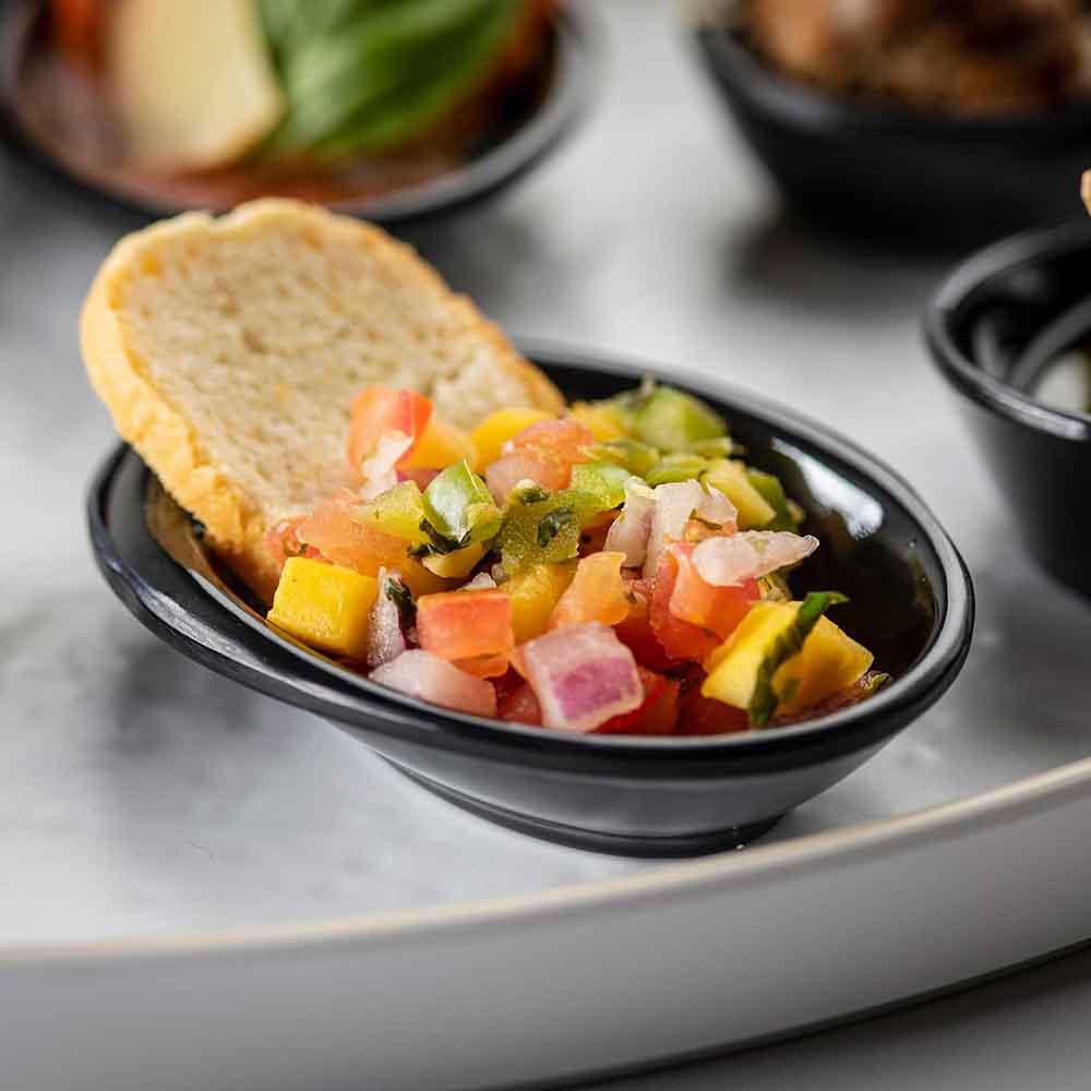 Tablecraft 10314BK melamine Oval Mini Bowl 1.5 Oz, Black 10 x 7 x 2 cm –  HorecaStore