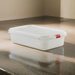 Rubber Plas Tech Polypropylene GN 1/4 Container With Lid 6.5 cm deep