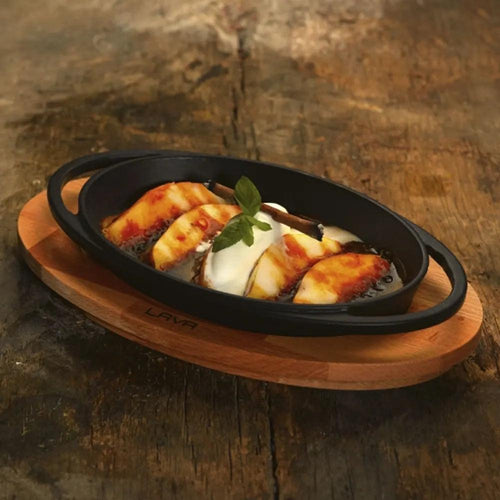 Lava Enameled Cast Iron Oval Service Dish With Wooden Platter, Black With Handle, Diameter 21 X 14 cm
